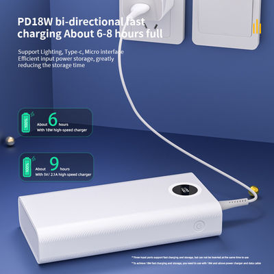Un bon prix. Banque électrique portable de grande capacité blanche 30000mAh Compatibilité universelle en ligne