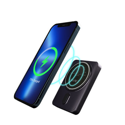 Un bon prix. 5000 mAh Power Bank Chargeur magnétique Poids léger Power Bank magnétique en ligne