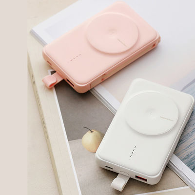 Un bon prix. Banque d'alimentation magnétique Li Polymer Charge rapide 10000mAh Sortie sans fil en ligne